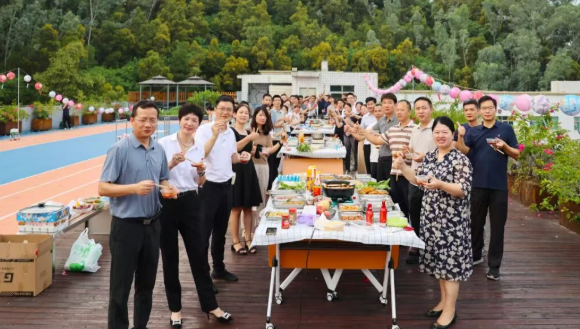 中秋活动暨第三季度生日圆满举行! 中秋活动暨第三季度生日圆满举行!